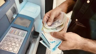 Banka Hesaplarının Aniden Dondurulması: Operasyonel Riskler ve Prosedürler